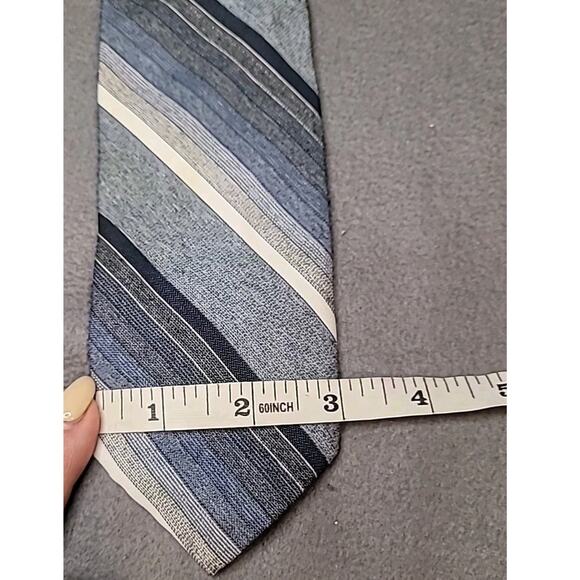 He Man Shops Men's Necktie Tie Texturized Polyester Blue Light Blue Striped - Picture 4 of 4